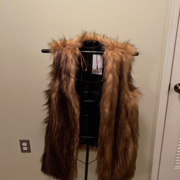 Faux fur vest - Picture 2 of 4
